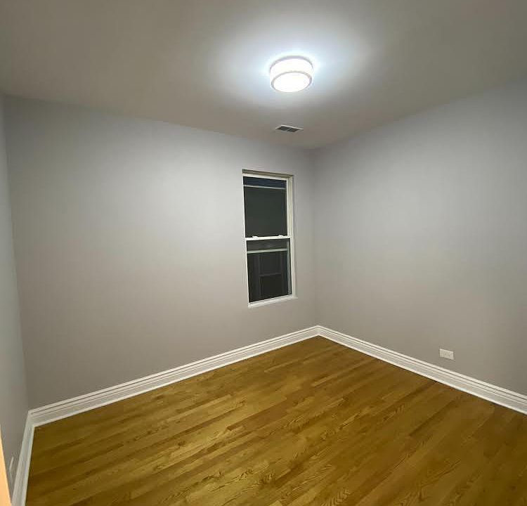 1st image of 4438 N Sawyer Ave #3