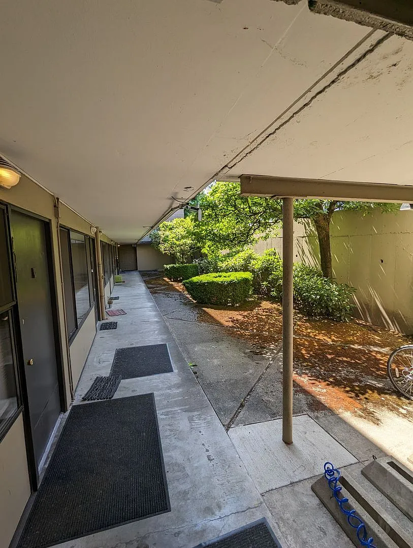 Lanai Apartments — Photo 3