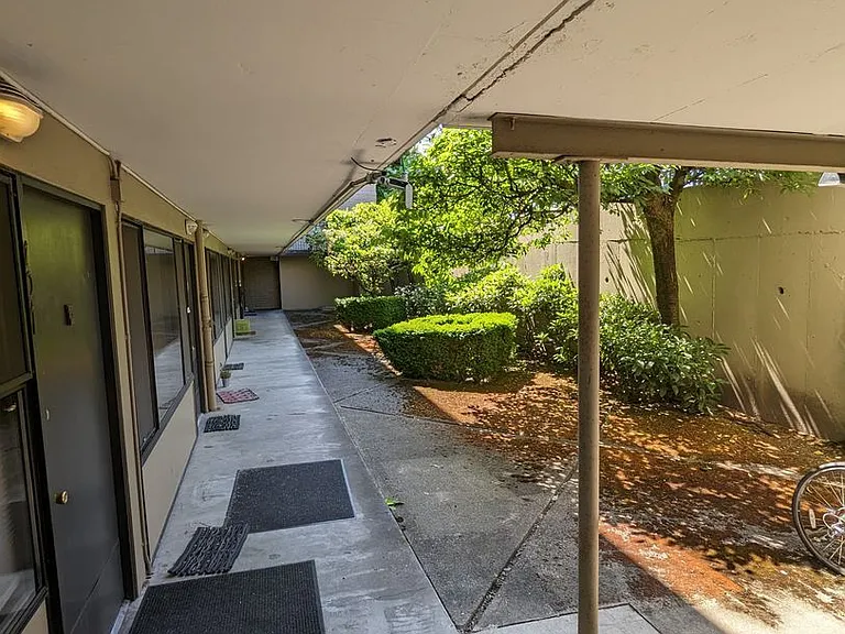 Lanai Apartments — Photo 19