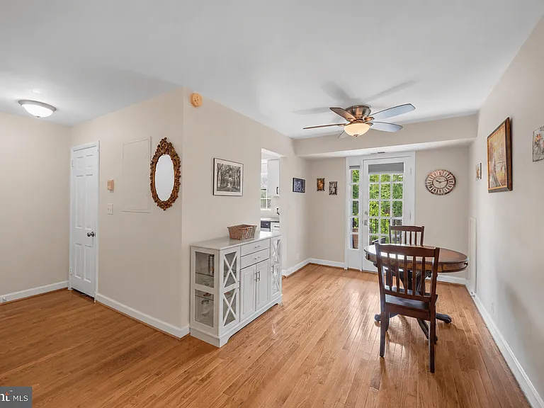 3050 S Buchanan St #B2 — Photo 2