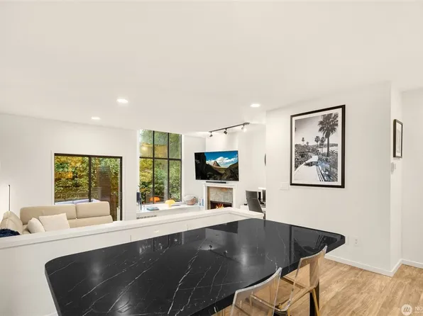 12 18th Ave #A, Kirkland, WA 98033