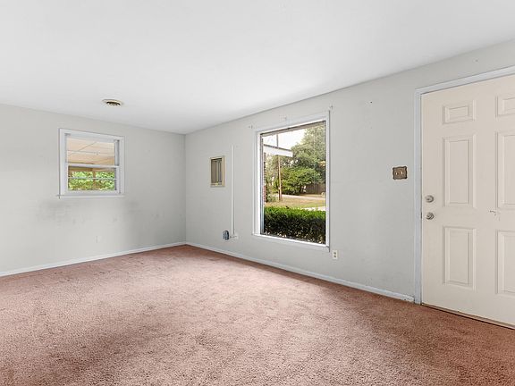 5th image of 102 Lee St