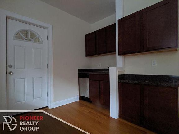 4th image of 3720 N Pine Grove Ave APT 2W