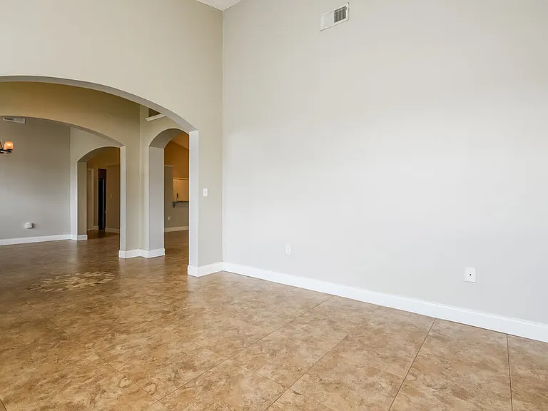 2428 Timothy Ln — Photo 4