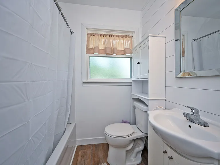 409 Glenn St — Photo 1