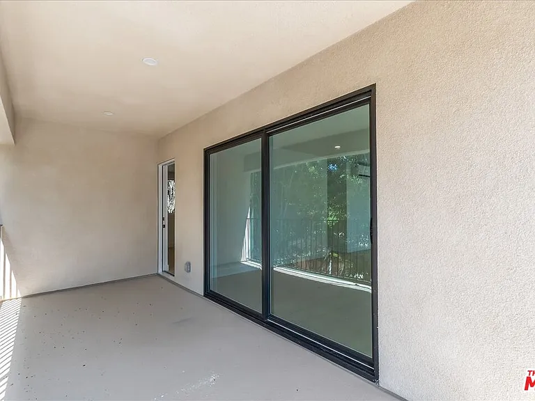 6913 1/2 Encino Ave #UPPER — Photo 34