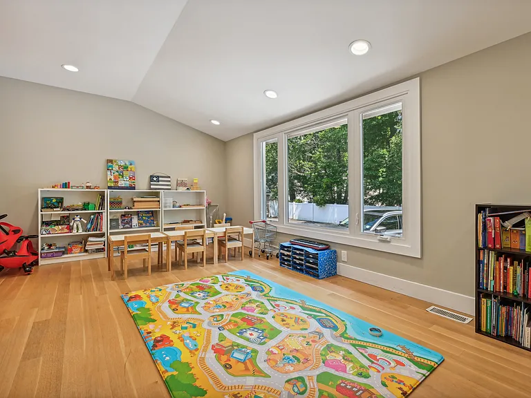 63 E Cedar St — Photo 24