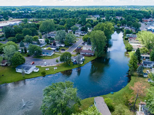 Hawaiian Gardens/Holly Village, 4261 Grange Hall Rd, Holly, MI 48442