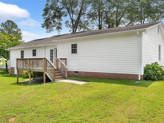 5th image of 108 Hardy St