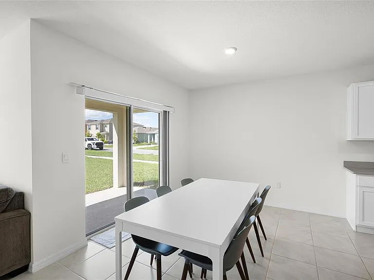 1340 Daisy Field Dr — Photo 7