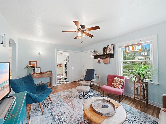 3rd image of 1835 Sinclair St