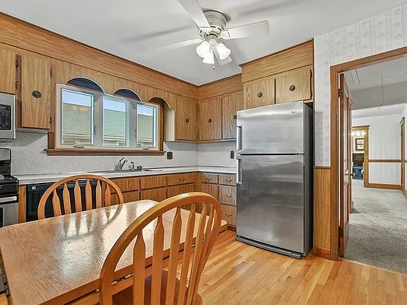 5th image of 358 Arlington St #358