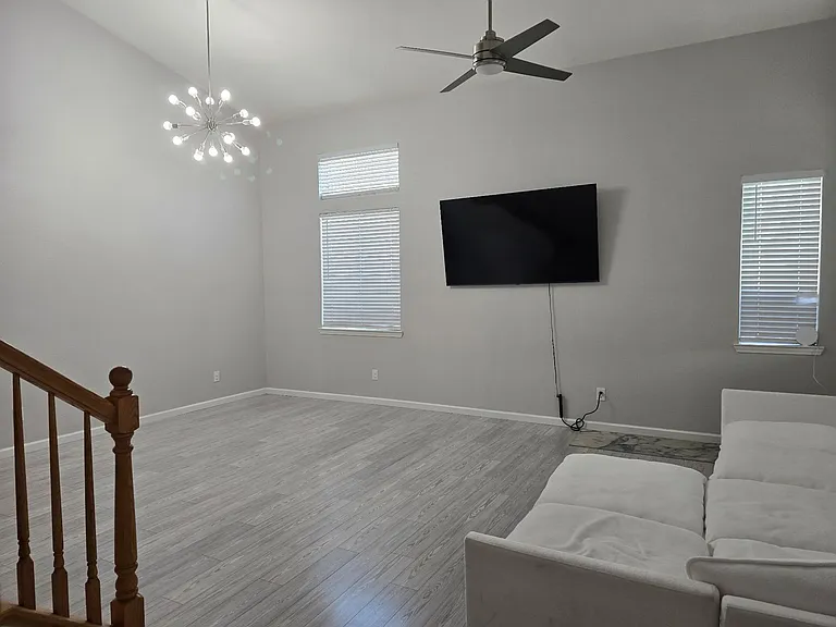 4227 S Fontana St — Photo 15
