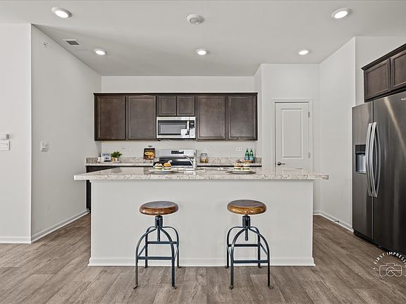 3rd image of 218 Sussex Ct