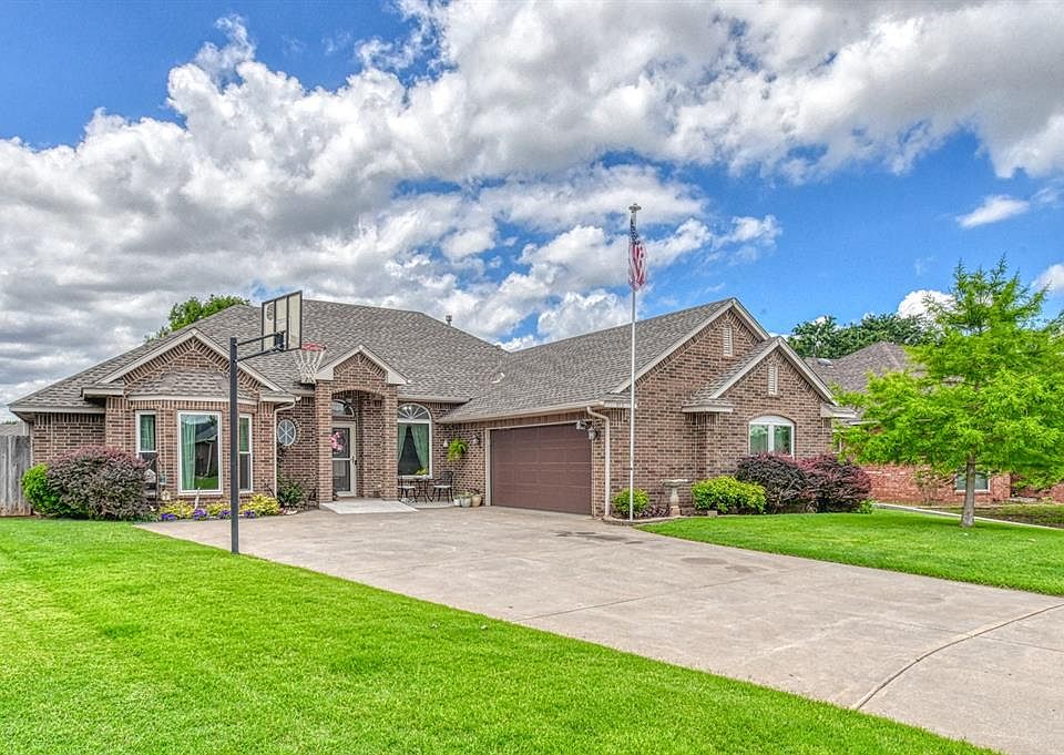 1st image of 513 N Geronimo Way