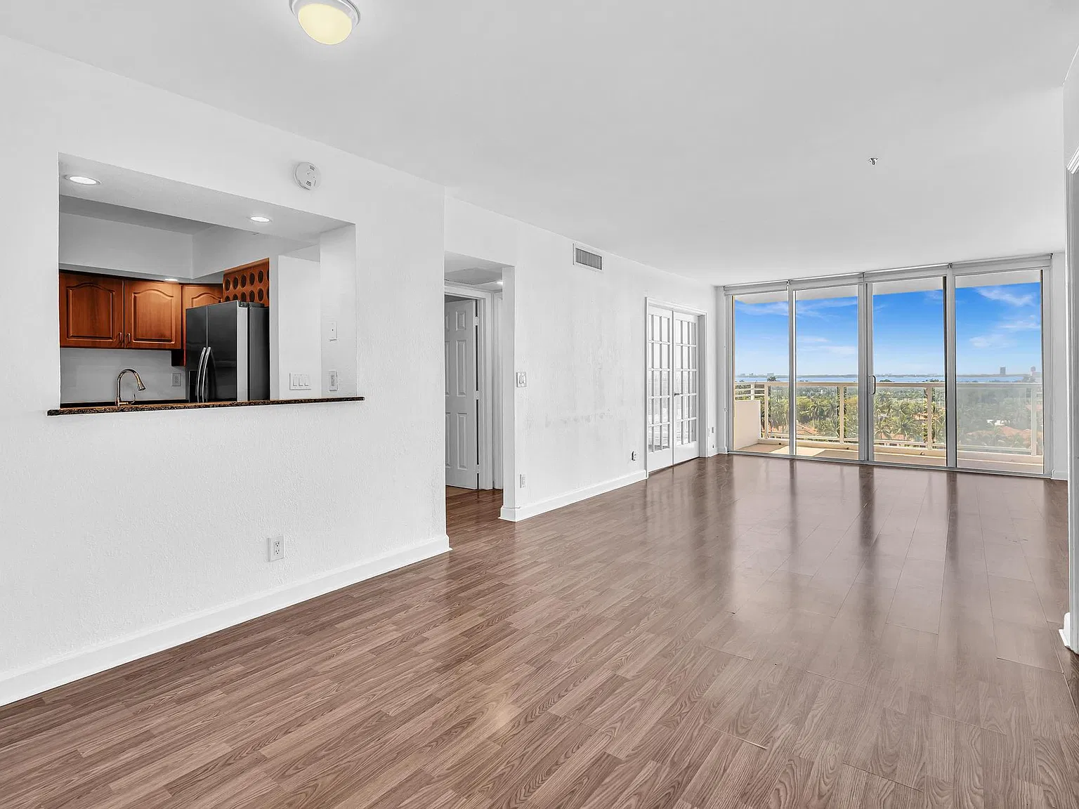 5600 Collins Ave — Photo 3