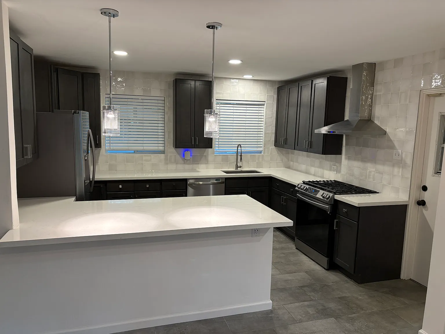 3 bed, 1400 sqft, $2,400 — Photo 3