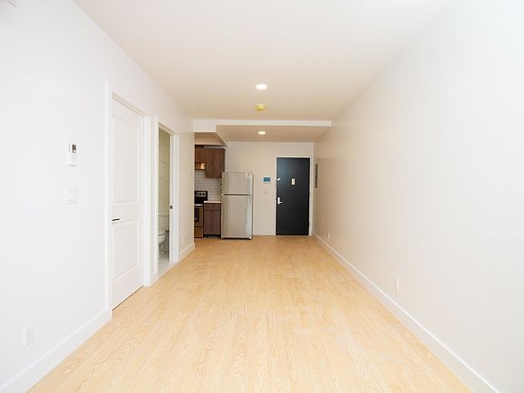 4th image of 379 Harman St APT 5E