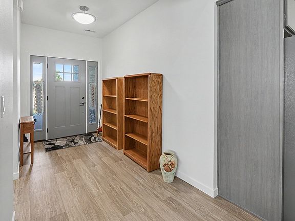 2nd image of 503 Vintage Ln