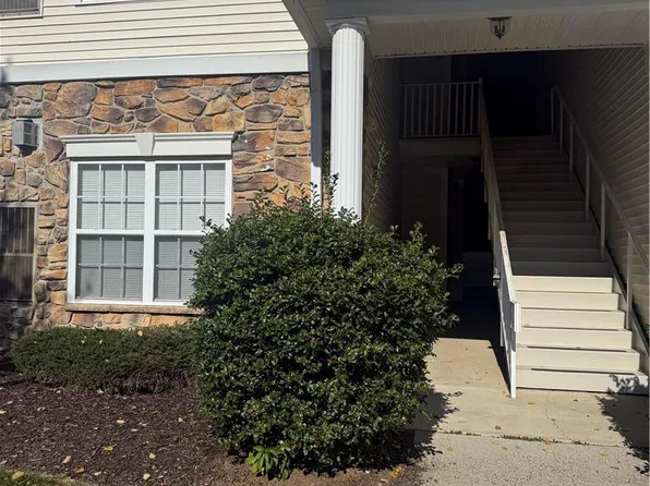 Waterford Ter, Easton, PA 18042