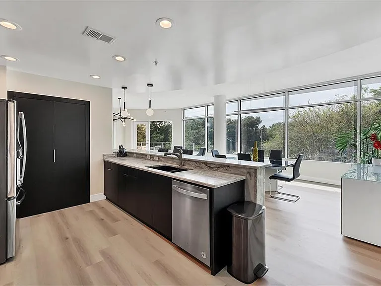 525 E Jackson St #302 — Photo 15