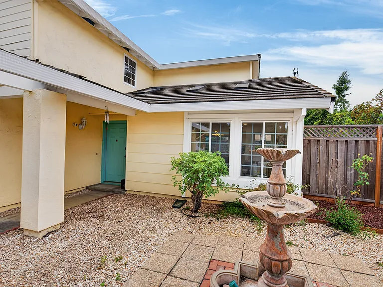 985 Summerfield Dr — Photo 32
