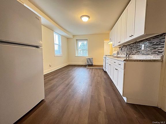 Large eat-in kitchen