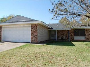611 S Silver Dr, Mustang, OK 73064