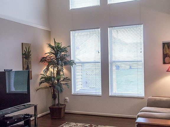 4th image of 4179 Eastvillage Dr