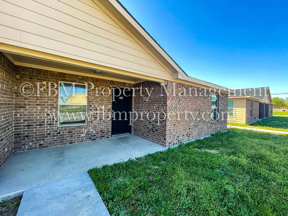 460 Clark St - Beautiful 2 Bedroom, 2 Bathroom Home in Italy, TX!