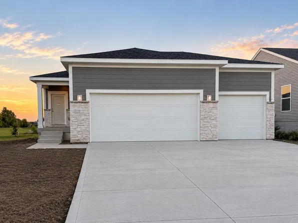 110 NW Rolling Cir, Waukee, IA 50263