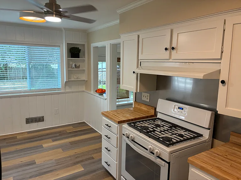 8301 Floyd St — Photo 26