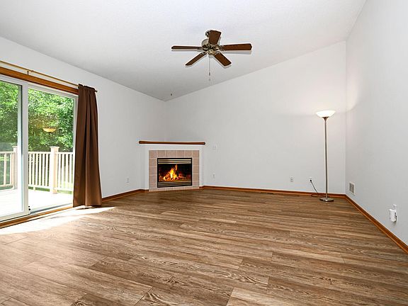 3rd image of 3761 Robin Ln