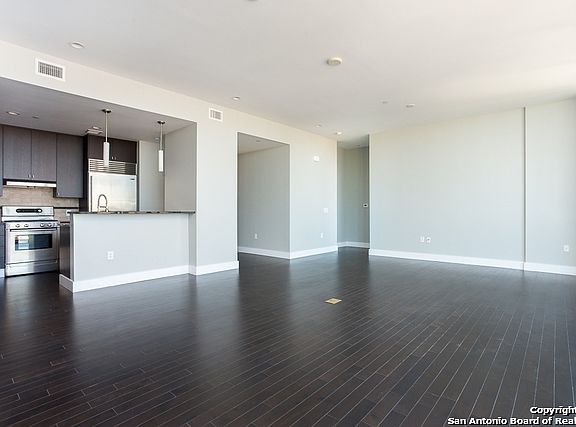 5th image of 600 E Market St