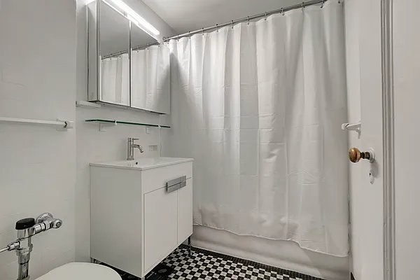 Rented by Oxford Property Group | media 4