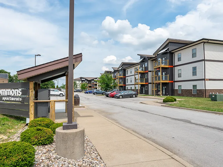 The Commons & Commons Hill Apartments — Photo 9