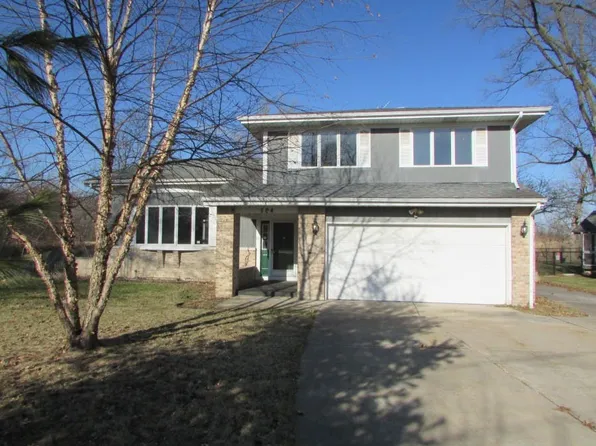 17W704 Hawthorne Ave, Wood Dale, IL 60191