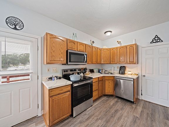 5th image of 202 Commercial St