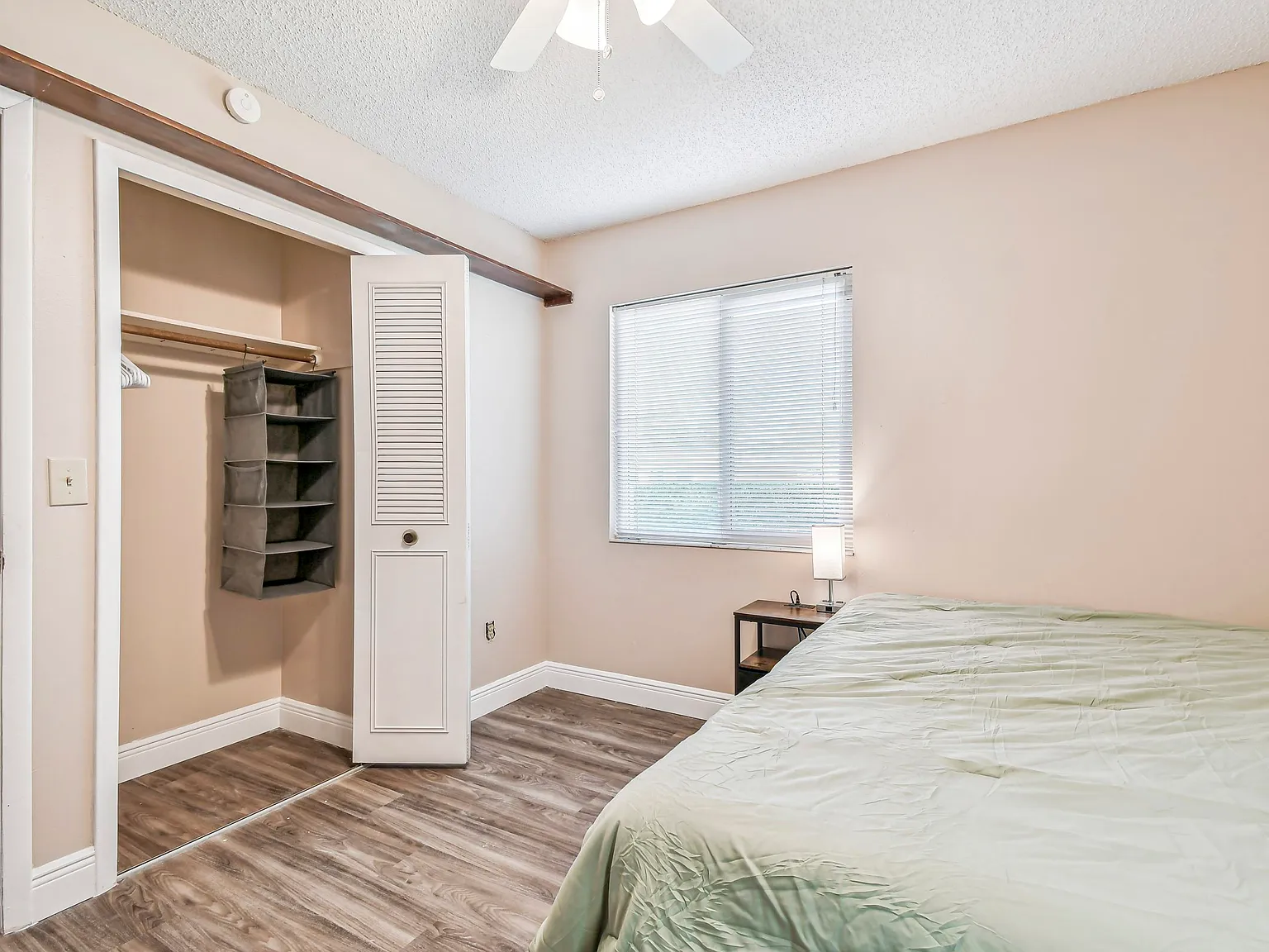 4 bed, 3.0 bath, 2292 sqft, $797 — Photo 2