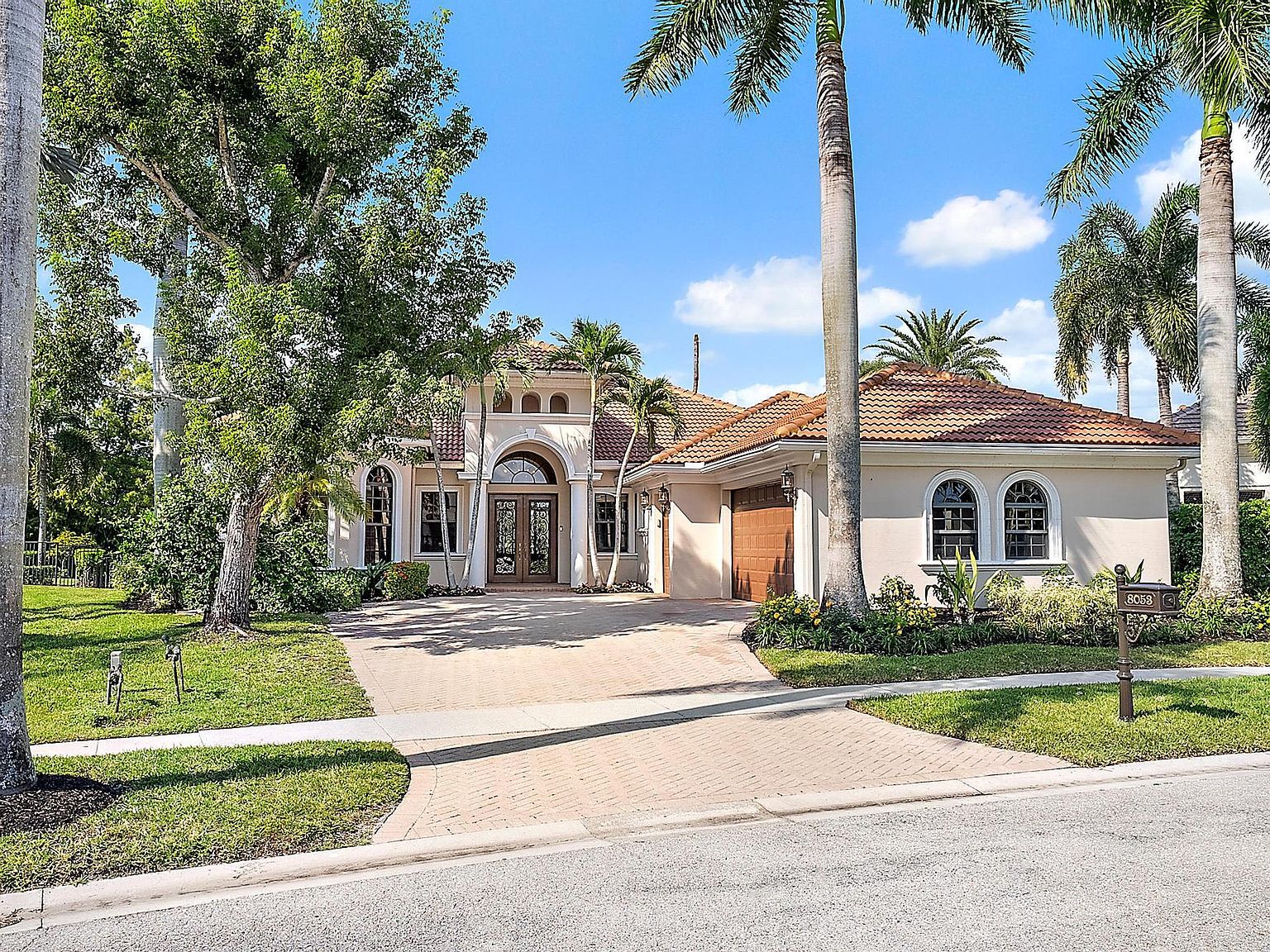 8053 Cranes Pointe Way