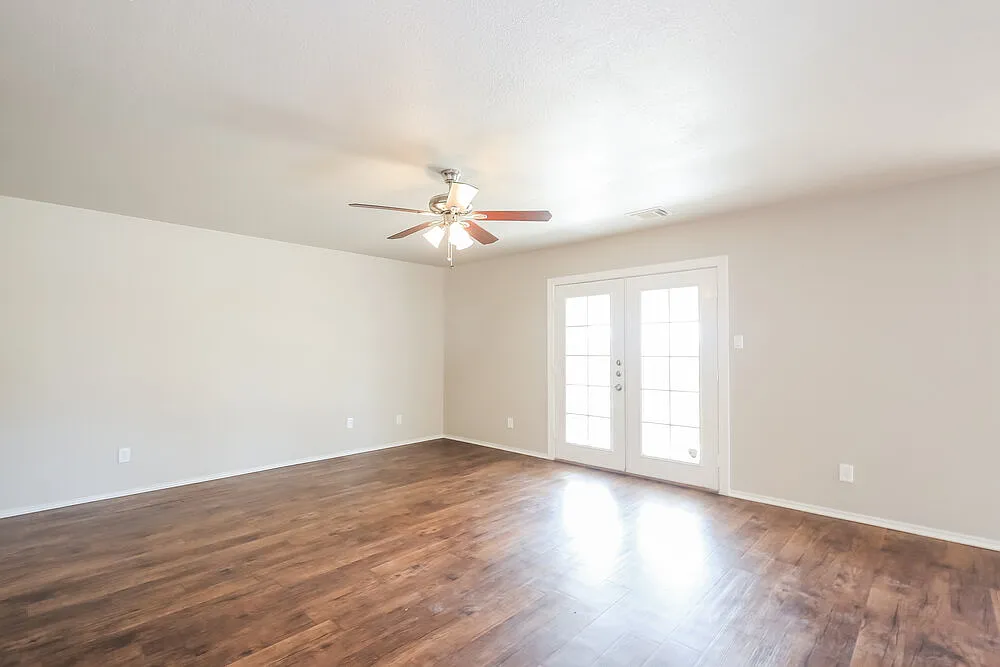 3 bed, 2.5 bath, 2144 sqft, $1,920 — Photo 4