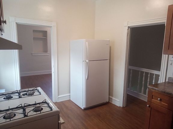 5th image of 116 E Eleanor St Floor 2