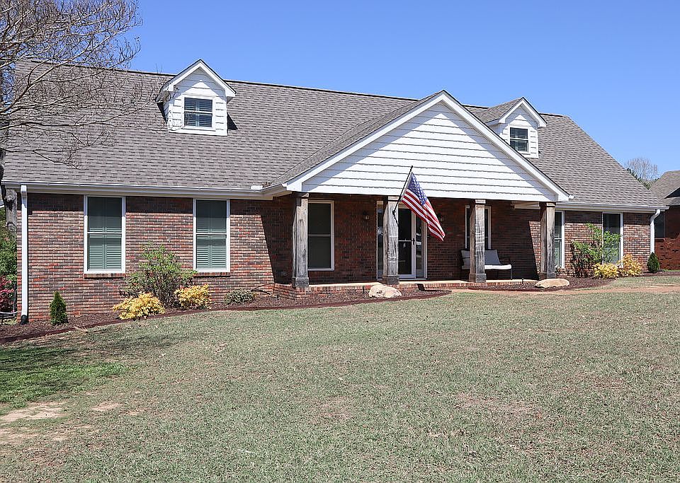1st image of 212 Woodstock Dr
