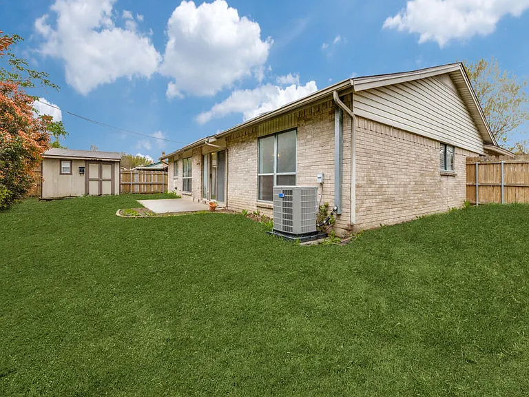 3914 Willowood Ln — Photo 12