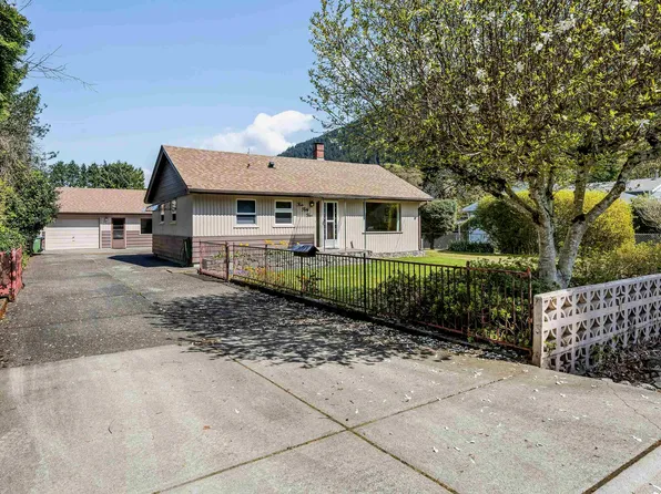 455 Pine Ave, Harrison Hot Springs, BC V0M 1K0