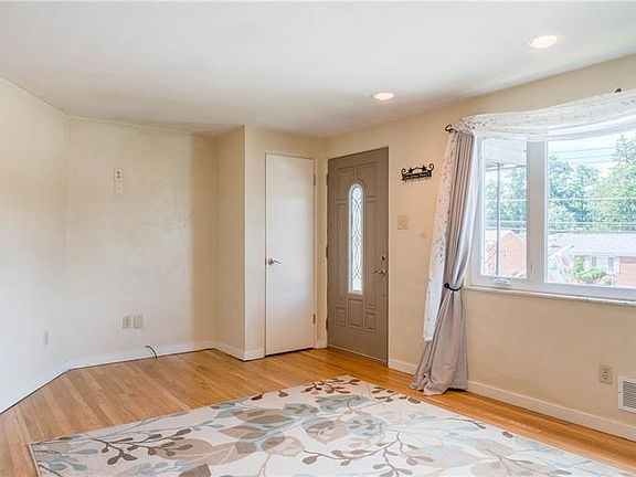 2nd image of 511 Rosewood Dr