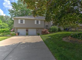 552 N Country Club Rd, Decatur, IL 62521