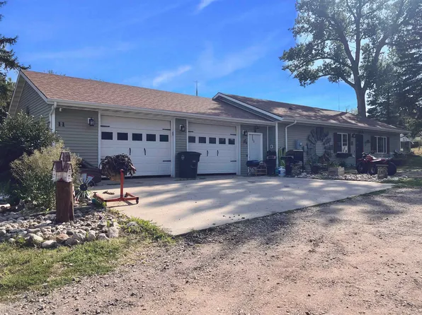 11 Main St, Carpio, ND 58725