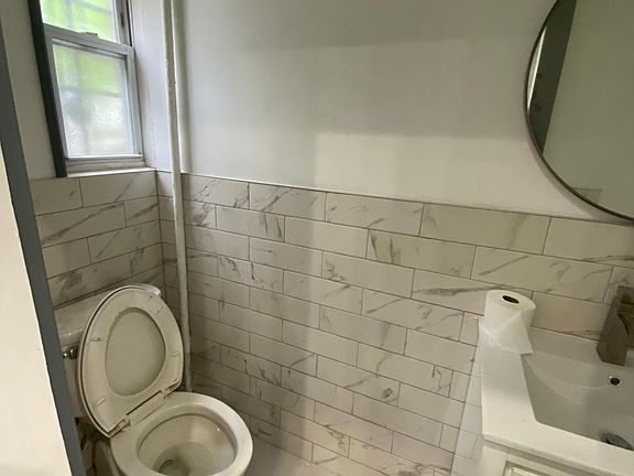 4th image of 11118 Farmers Blvd