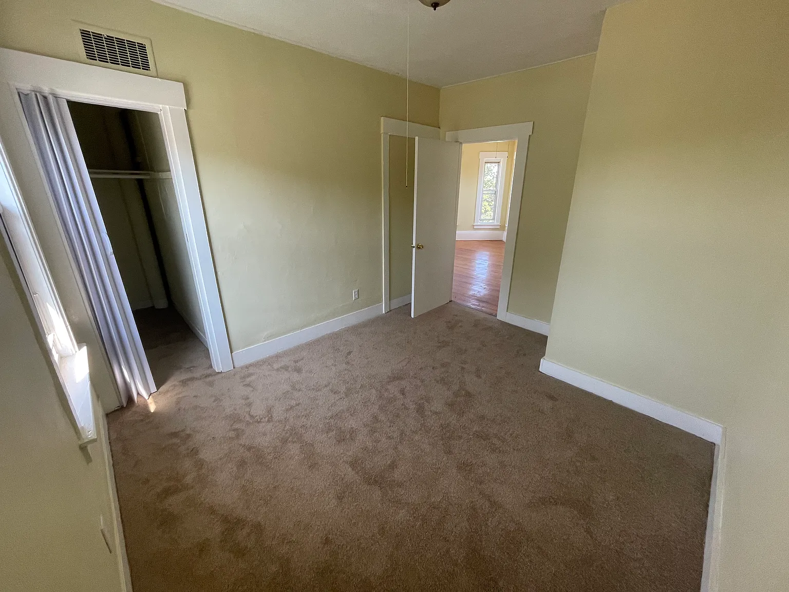 3 bed, 950 sqft, $2,850 — Photo 4